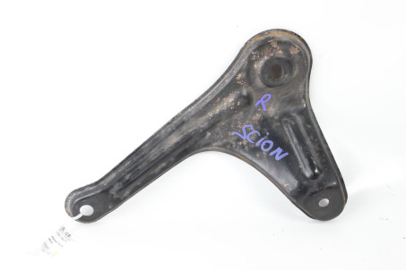 Кронштейн задней балки правый Toyota Scion TC Coupe 2004-2010 USA 5229721030 (54237)