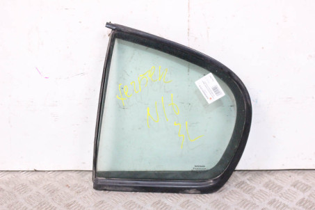 Стекло двери задней левой (форточка) хэтчбек Nissan Almera (N16) 2000-2006 82263BM701 (5990)