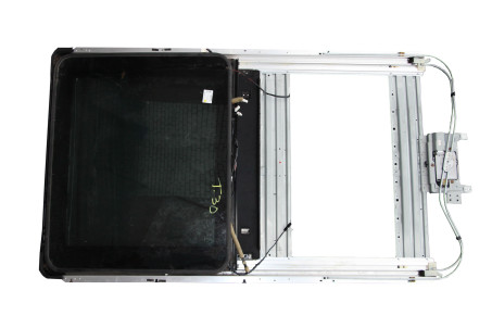 Люк в зборі Nissan X-Trail (T30) 2002-2007 912108H311 (61134)