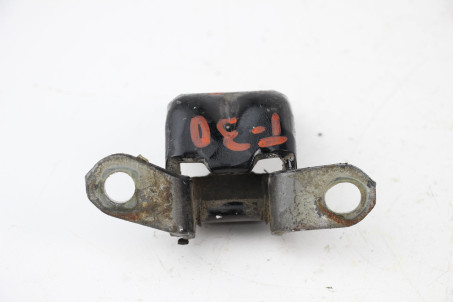 Петля двері задньої правої низ Nissan X-Trail (T30) 2002-2007 824208H700 (61392)