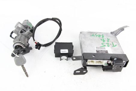 Блок керування двигуном комплект 1.8 Toyota Avensis T25 (T250) 2003-2009 8966105C30 (61530)