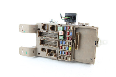 Блок запобіжників сервіс 1.4 Toyota Corolla E12 (E120) 2000-2006  (61532)