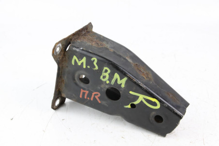 Кронштейн передней балки правый Mazda 3 (BM) 2012-2018 KDY03488X (62037)