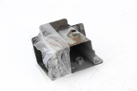 Кронштейн усилителя бампера передний правый нижний -03 Nissan X-Trail (T30) 2002-2007 622108H700 (62682)