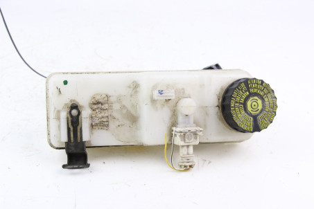 Бачок главного тормозного цилиндра 1.3 -1.6 МКПП Toyota Corolla E16 (E160) 2013-2018 4722009180 (62989)