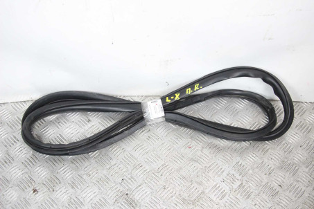 Ущільнювач двері передньої правої Mitsubishi Lancer X (CY) 2007-2013 5725A034 (63201)