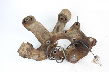 Цапфа задняя под суппорт RH 2.4 Suzuki Grand Vitara (JB) 2006-2017 4611079K00 (63490)