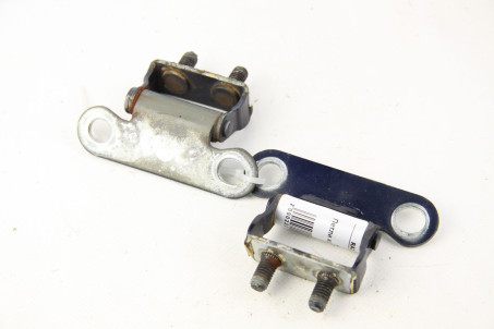 Петлі кр.багажника 2 шт. Toyota Corolla Verso 2004-2009 6881002020 / 6881002020 (63744)