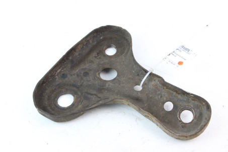 Кронштейн передньої балки правий Mazda 6 (GG-GY) 2003-2007 GJ6A34611A (64022)