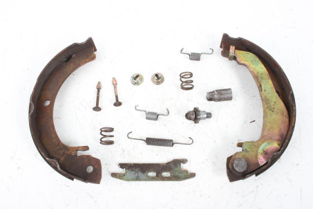 Механизм тормозной левый Toyota Corolla Verso 2004-2009 044950F010 (64163)