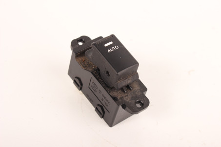 Кнопка стеклоподъемника одиночная 12- Kia Sorento (XM) 2009–2015 935832P200 (66050)