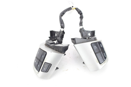 Кнопки керування на кермо 09- Toyota Auris 2006-2012 8425002150 (66478)