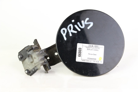 Лючок бака Toyota Prius (ZVW35) 2009-2015 7735047030 (66869)