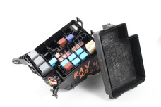 Блок запобіжників двигуна RH 2.2 TDI Toyota RAV-4 IV 2012-2018 8274142030 (68370)