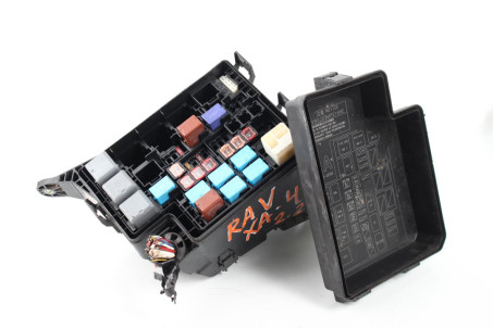 Блок предохранителей двигателя RH 2.2 TDI Toyota RAV-4 IV 2012-2018 8274142030 (68370)