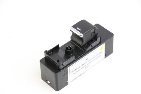 Кнопка склопідіймача одиночна задня ліва хром Mazda 6 (GJ) 2012-2018 GMM766380A (68702)