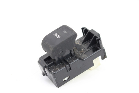 Кнопка стеклоподъемника одиночная Toyota Venza (AV10) 2008-2017 848100T010 (69136)