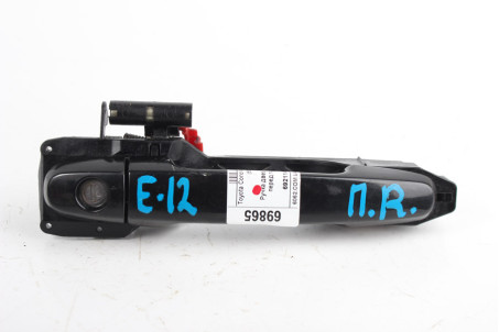 Ручка двері зовнішня права передня безключовий доступ Toyota Corolla E12 (E120) 2000-2006 69211AA020C1 (69865)