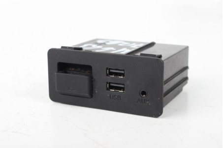 Блок AUX-USB Mazda 6 (GJ) 2012-2018 D09H669U0A (71283)