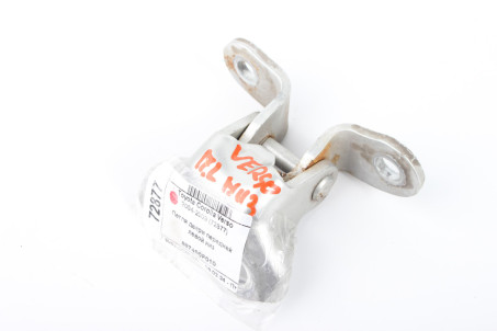 Петля двері передньої лівої низ Toyota Corolla Verso 2004-2009 687400F010 (72877)