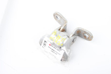 Петля двері передньої правої низ Toyota Corolla Verso 2004-2009 687300F010 (72879)