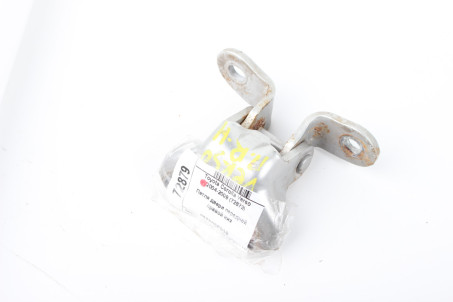 Петля двері передньої правої низ Toyota Corolla Verso 2004-2009 687300F010 (72879)