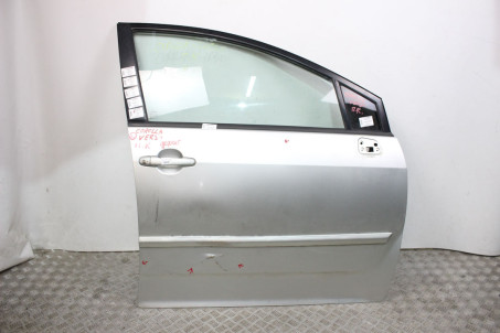 Двері передні праві дефект Toyota Corolla Verso 2004-2009 670010F010 (72884)