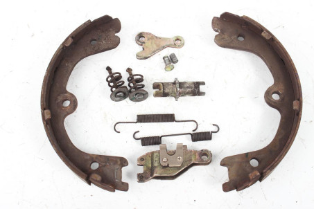 Механизм тормозной левый Nissan Pathfinder (R51) 2006-2014 44010EA06B (72889)