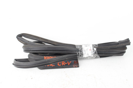 Ущільнювач на двері передні праві Honda CR-V (RM) 2012-2017 72310T1WA11 (73417)