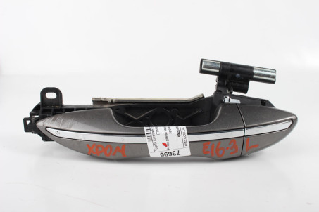 Ручка двері зовнішня лiва задня з хром смужкою Toyota Corolla E16 (E160) 2013-2018 6920402230 (73696)