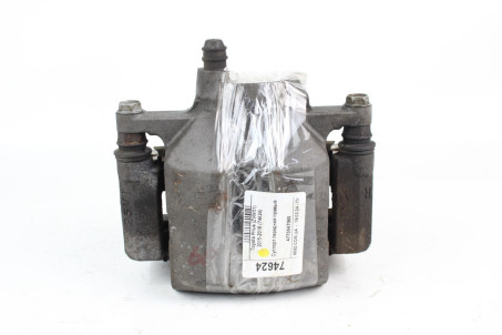 Супорт передній правий Toyota Prius (ZVW51) 2015-2018 4773047060 (74624)