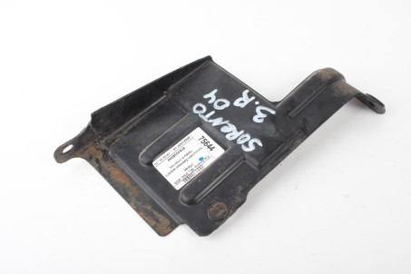 Кронштейн бампера заднего правый (пластик) Kia Sorento (BL) 2002–2009 975403E000 (75644)