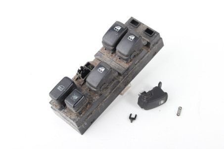 Блок управления стеклоподъемниками Kia Sorento (BL) 2002–2009 935703E410BL (75653)