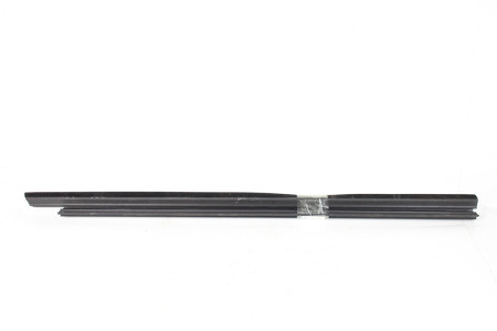 Молдинг стекла двери передний правый Toyota Corolla E21 2019-2024 6817102370 (75961)