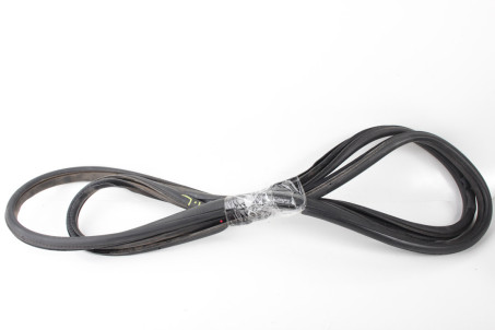 Ущильнювач двері передньої Suzuki SX-4 s-cross 2013- 7629161M00 (76163)