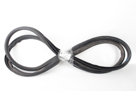 Ущільнювач двері задньої Suzuki SX-4 s-cross 2013- 7629561M00 (76164)