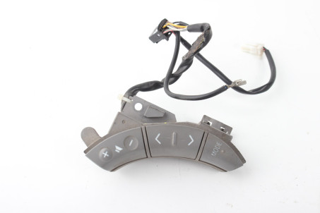 Кнопки керування на кермо Toyota Sienna (XL20) 2003-2009 8424708030B0 (76587)