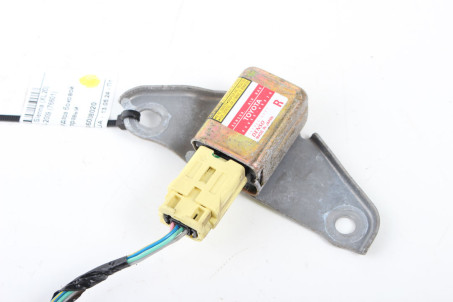 Датчик удара боковой правый Toyota Sienna (XL20) 2003-2009 8986008020 (76601)