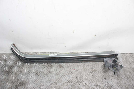 Направляющая двери задня правая нижняя Toyota Sienna (XL20) 2003-2009 6830308030 (76749)