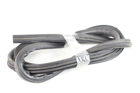 Ущільнювач двері лівої на кузов 3D Mitsubishi Colt (Z30) 2004-2012 5725A052 (76756)