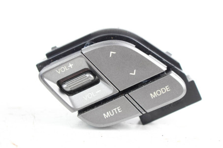 Кнопки керування на кермо (мультимедиа) Hyundai Santa Fe (DM) 2012-2018 967302W000RYN (77200)