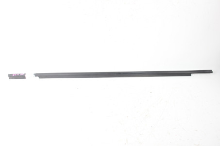 Молдинг стекла двери передний правый Suzuki SX-4 s-cross 2013- 8381161M00 (77385)