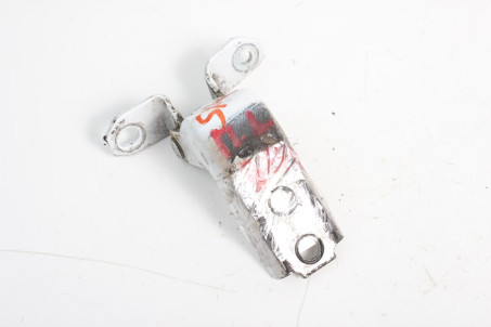 Петля двери передней левой верх Suzuki SX-4 s-cross 2013- 6932068LA0 (77562)