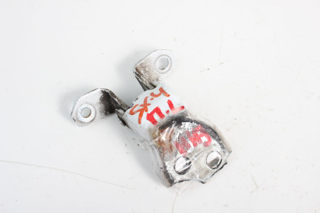 Петля двери передней левой низ Suzuki SX-4 s-cross 2013- 6934068LA0 (77563)