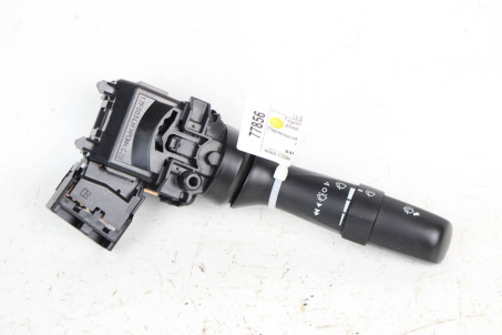 Перемикач підрульовий правий Toyota Avensis T27 (T270) 2009-2018 8465205200 (77856)