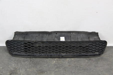 Решітка в бампер 10- Toyota Auris 2006-2012 5311202320 (79408) HYBRID