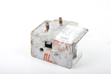 Кронштейн усилителя бампера передний левый Nissan Primera (P12) 2002-2009 62211AU330 (79702)