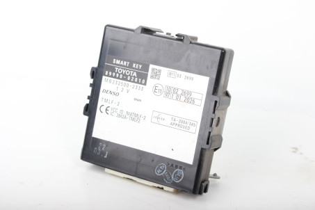 Блок управления центральным замком Toyota Auris 2006-2012 8999002010 (79744)