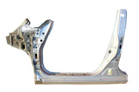 Порог левый со стойками (A-B) Nissan Leaf 2010-2017 760233NF0A (80615)