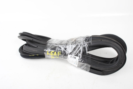 Уплотнитель двери передней Nissan Leaf 2010-2017 769213NF1A (80756)